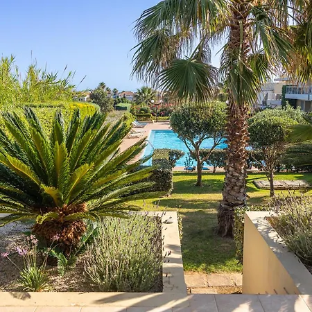 Maleme Yoga Blue Apartment