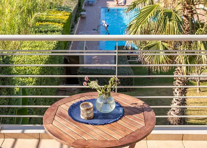 Maleme Yoga Blue Apartment